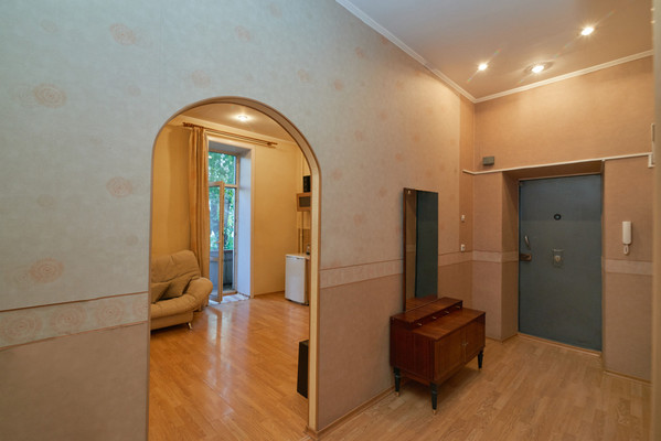 Продам трехкомнатную (3-комн.) квартиру, Ленина ул, 9, Иркутск г