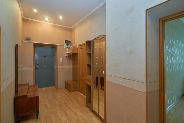 Продам трехкомнатную (3-комн.) квартиру, Ленина ул, 9, Иркутск г