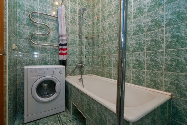 Продам трехкомнатную (3-комн.) квартиру, Ленина ул, 9, Иркутск г