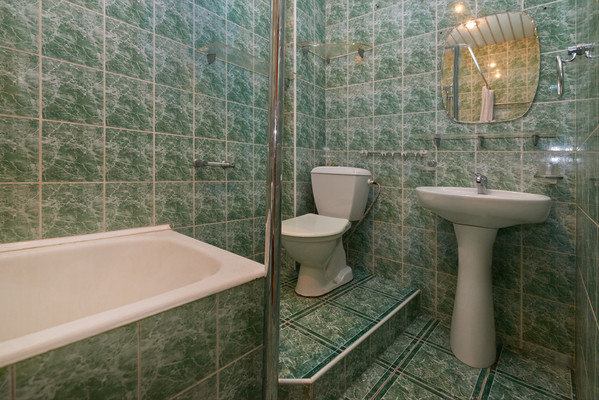 Продам трехкомнатную (3-комн.) квартиру, Ленина ул, 9, Иркутск г