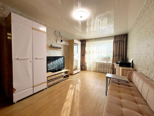 Продам трехкомнатную (3-комн.) квартиру, Пирогова ул, 19к2, Комсомольск-на-Амуре г