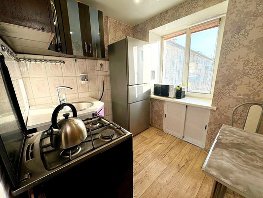 Продам трехкомнатную (3-комн.) квартиру, Пирогова ул, 19к2, Комсомольск-на-Амуре г