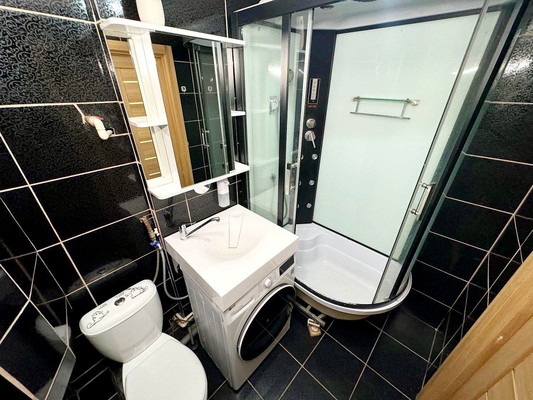 Продам трехкомнатную (3-комн.) квартиру, Пирогова ул, 19к2, Комсомольск-на-Амуре г