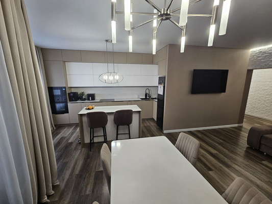 Продам трехкомнатную (3-комн.) квартиру, Солнечная ул, 2к1, Новороссийск г