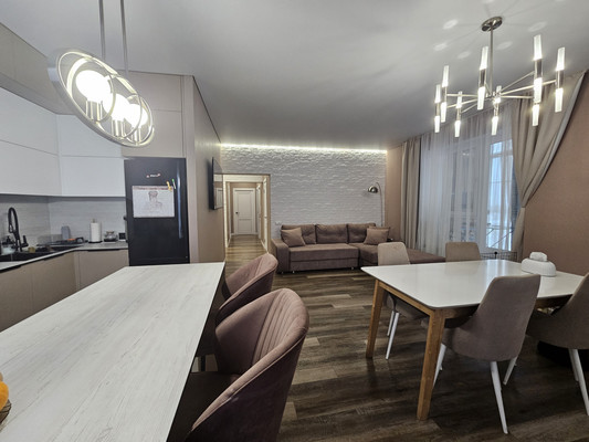 Продам трехкомнатную (3-комн.) квартиру, Солнечная ул, 2к1, Новороссийск г