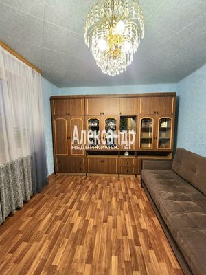 Продам трехкомнатную (3-комн.) квартиру, Ленина пр-кт, 48, Кириши г
