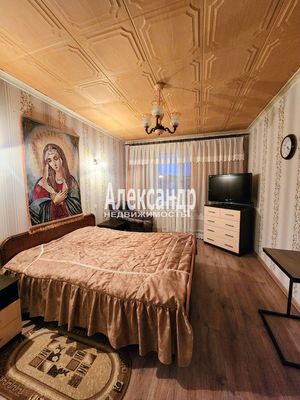 Продам трехкомнатную (3-комн.) квартиру, Ленина пр-кт, 48, Кириши г