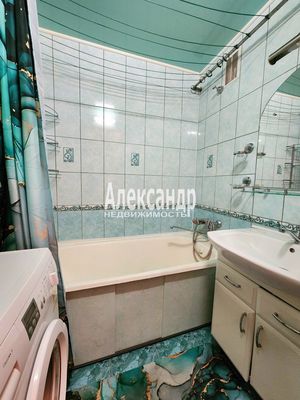 Продам трехкомнатную (3-комн.) квартиру, Ленина пр-кт, 48, Кириши г