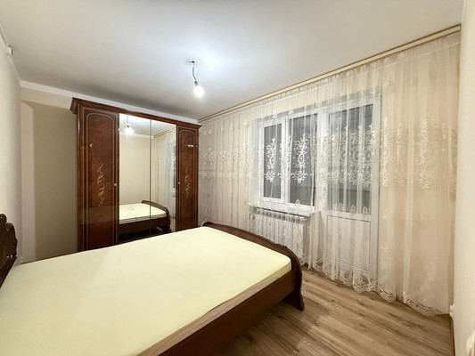 Продам трехкомнатную (3-комн.) квартиру, Московская ул, 12, Нальчик г