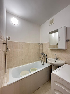 Продам трехкомнатную (3-комн.) квартиру, Московская ул, 12, Нальчик г