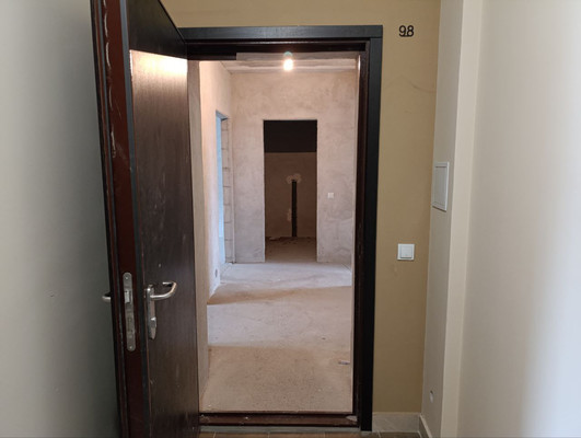 Продам трехкомнатную (3-комн.) квартиру, Флагманская ул, 3, Калининград г