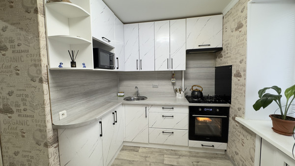 Продам трехкомнатную (3-комн.) квартиру, Академика Королева ул, 17, Октябрьский г