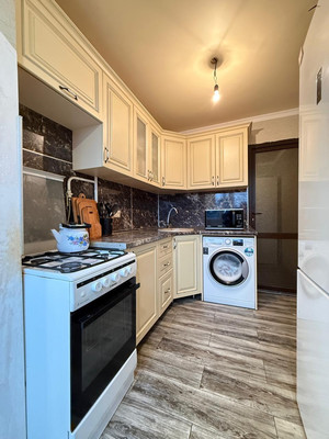 Продам двухкомнатную (2-комн.) квартиру, Калмыкова ул, 235, Нальчик г