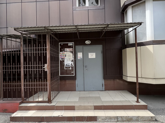 Продам трехкомнатную (3-комн.) квартиру, Ахохова ул, 190А, Нальчик г