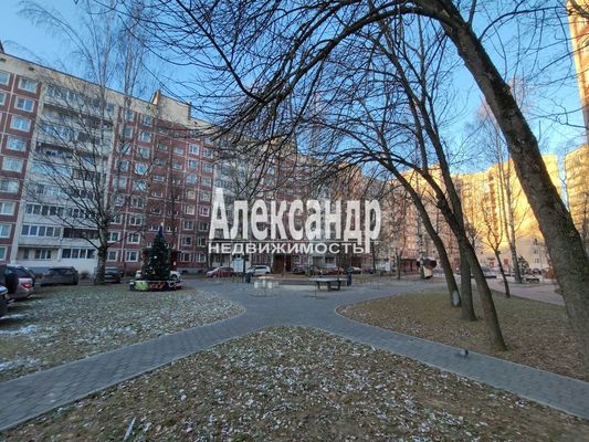 Продам трехкомнатную (3-комн.) квартиру, Тихорецкий пр-кт, 37, Санкт-Петербург г