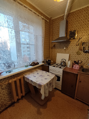 Продам однокомнатную (1-комн.) квартиру, Зелинского ул, 52к2, Великий Новгород г