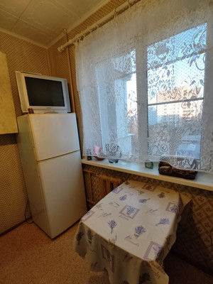 Продам однокомнатную (1-комн.) квартиру, Зелинского ул, 52к2, Великий Новгород г