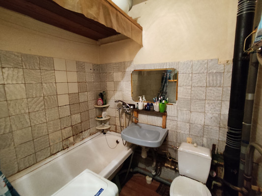 Продам однокомнатную (1-комн.) квартиру, Зелинского ул, 52к2, Великий Новгород г