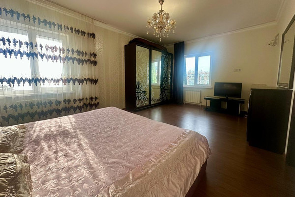 Продам многокомнатную квартиру, Ясная (Центральный р-н) ул, 9Б, Сочи г