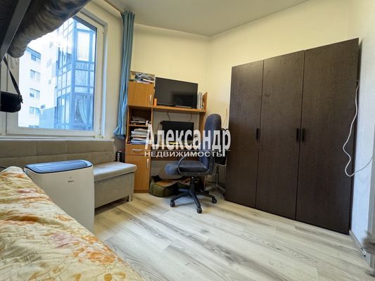 Продам трехкомнатную (3-комн.) квартиру, Шевченко ул, 12к1, Всеволожск г