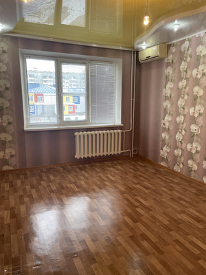 Продам двухкомнатную (2-комн.) квартиру, 34-й мкр, 15В, Октябрьский г