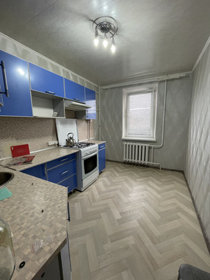 Продам двухкомнатную (2-комн.) квартиру, 34-й мкр, 15В, Октябрьский г