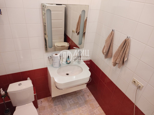 Продам трехкомнатную (3-комн.) квартиру, Коштоянца ул, 20к2, Москва г