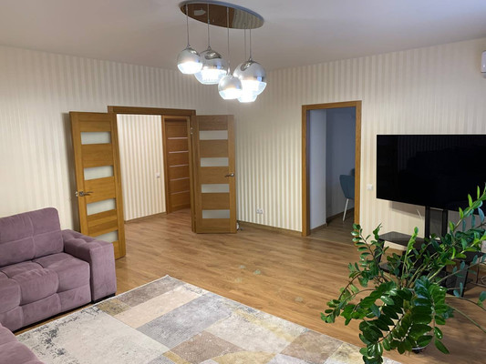 Продам трехкомнатную (3-комн.) квартиру, Чкалова ул, 18, Рязань г