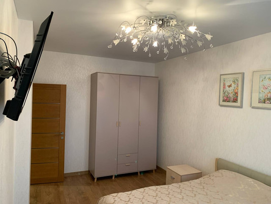 Продам трехкомнатную (3-комн.) квартиру, Чкалова ул, 18, Рязань г