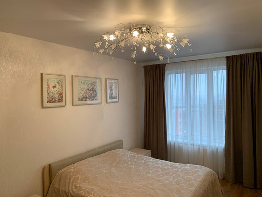 Продам трехкомнатную (3-комн.) квартиру, Чкалова ул, 18, Рязань г