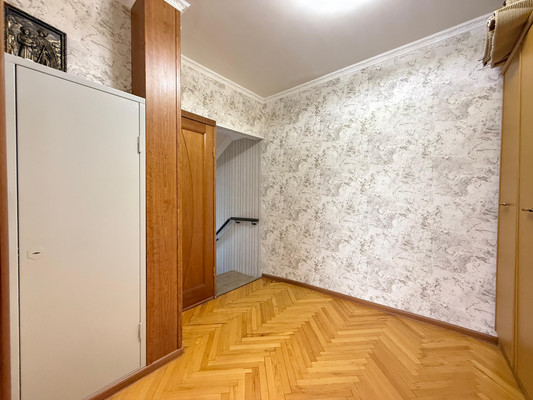 Продам многокомнатную квартиру, Кабардинская ул, 210, Нальчик г