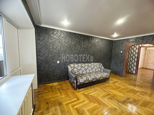 Продам трехкомнатную (3-комн.) квартиру, Филатова ул, 3, Майский п