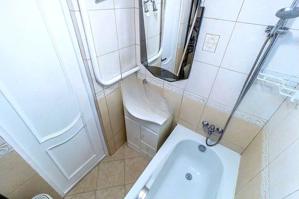 Продам двухкомнатную (2-комн.) квартиру, Генерала Павлова ул, 28, Калининград г