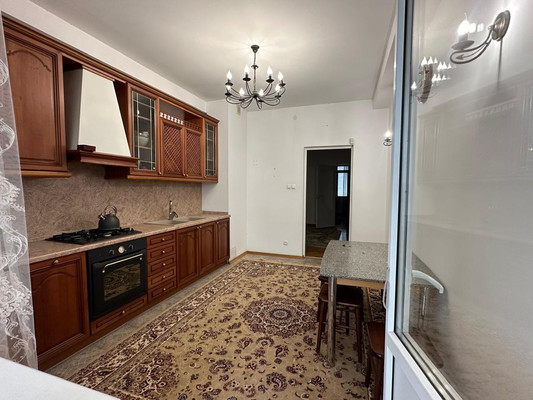 Продам трехкомнатную (3-комн.) квартиру, Журавлева ул, 4, Махачкала г