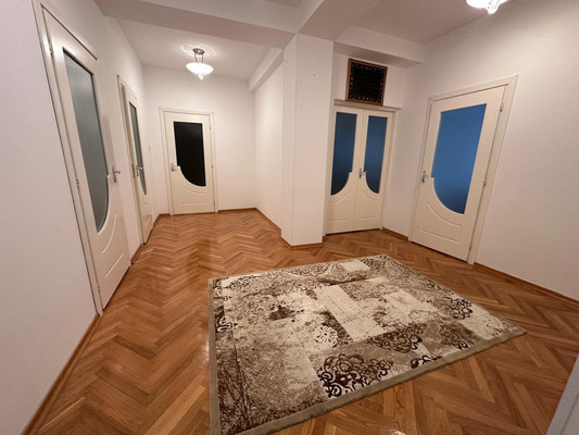 Продам трехкомнатную (3-комн.) квартиру, Журавлева ул, 4, Махачкала г