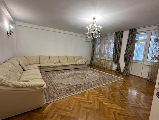 Продам трехкомнатную (3-комн.) квартиру, Журавлева ул, 4, Махачкала г