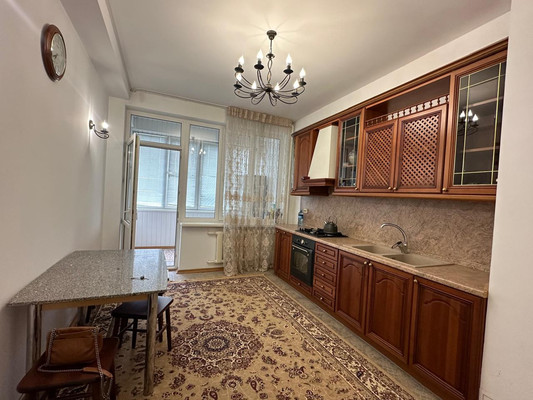 Продам трехкомнатную (3-комн.) квартиру, Журавлева ул, 4, Махачкала г