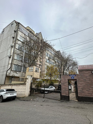 Продам трехкомнатную (3-комн.) квартиру, Журавлева ул, 4, Махачкала г