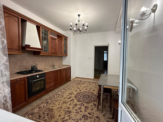 Продам трехкомнатную (3-комн.) квартиру, Журавлева ул, 4, Махачкала г