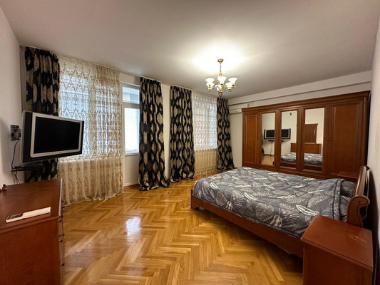 Продам трехкомнатную (3-комн.) квартиру, Журавлева ул, 4, Махачкала г