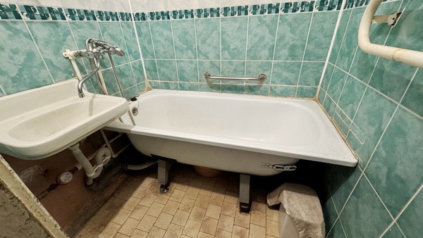 Продам трехкомнатную (3-комн.) квартиру, Октябрьская ул, 89, Липецк г