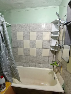 Сдам 2-комн. в 6-комн. квартире, Заводской пр-кт, 62, Колпино г