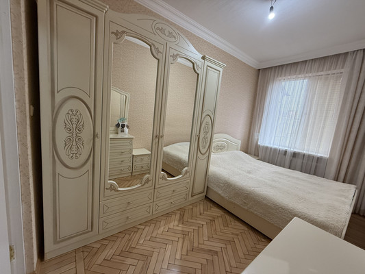 Продам двухкомнатную (2-комн.) квартиру, Ленина пр-кт, 12к2, Нальчик г