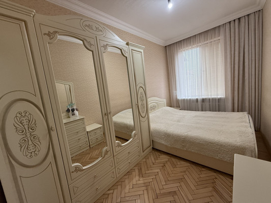 Продам двухкомнатную (2-комн.) квартиру, Ленина пр-кт, 12к2, Нальчик г