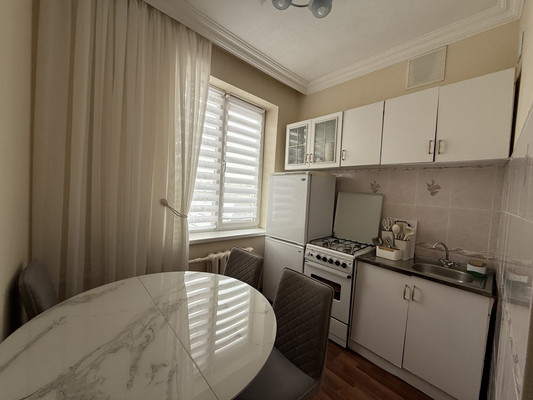 Продам двухкомнатную (2-комн.) квартиру, Ленина пр-кт, 12к2, Нальчик г