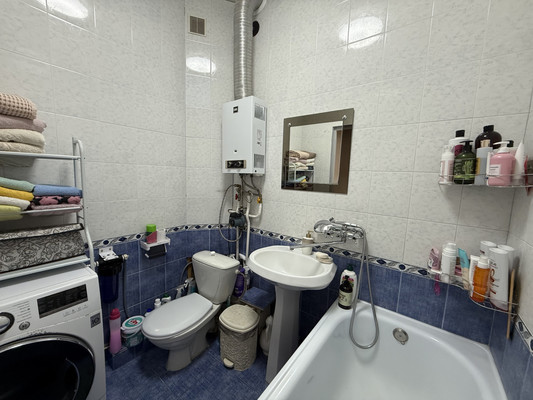 Продам двухкомнатную (2-комн.) квартиру, Ленина пр-кт, 12к2, Нальчик г