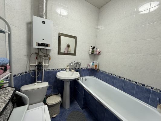 Продам двухкомнатную (2-комн.) квартиру, Ленина пр-кт, 12к2, Нальчик г