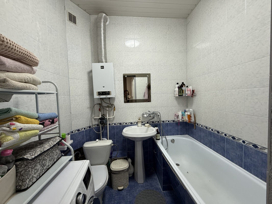 Продам двухкомнатную (2-комн.) квартиру, Ленина пр-кт, 12к2, Нальчик г