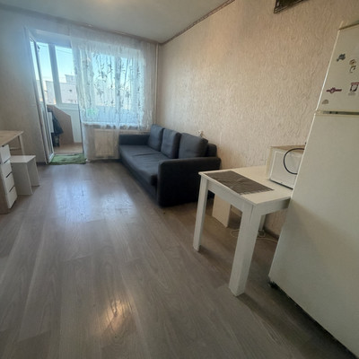 Сдам комнату в 6-комн. квартире, Заводской пр-кт, 38, Колпино г