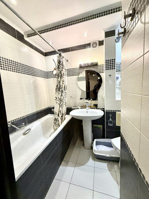 Продам трехкомнатную (3-комн.) квартиру, И.Г.Лексина ул, 54, Симферополь г